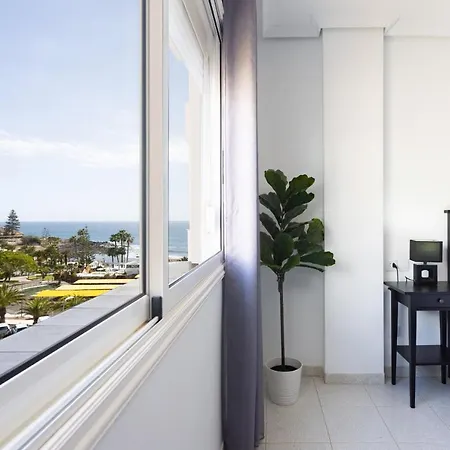 Black And White Free Wifi * 洛斯克里斯蒂亚诺斯