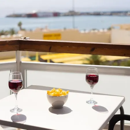 Apartman Black And White Free Wifi