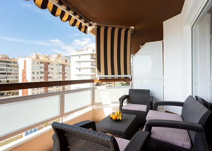 Black And White Free Wifi Apartment *