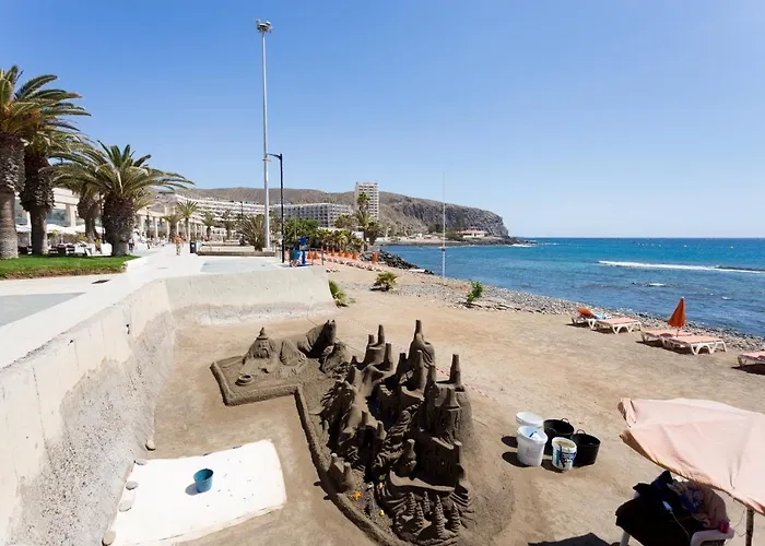 Black And White Free Wifi Apartment *